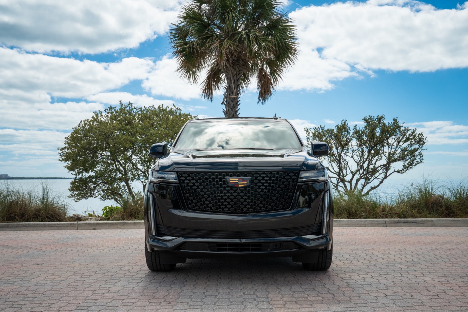 Cadillac Escalade photo 2