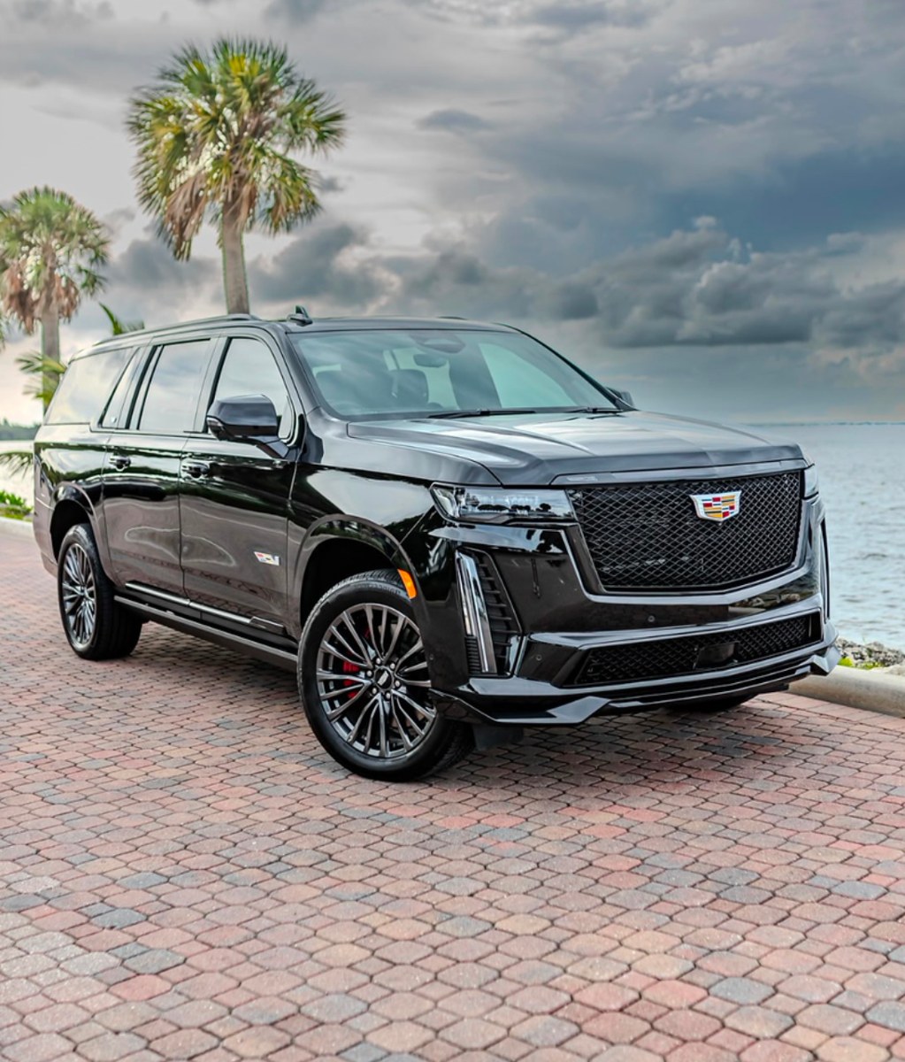Cadillac Escalade-V photo 1