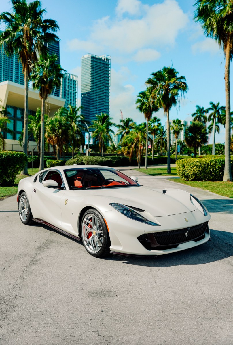 Ferrari 812 Superfast photo 1