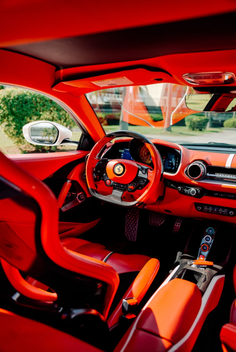 Ferrari 812 Superfast photo 2