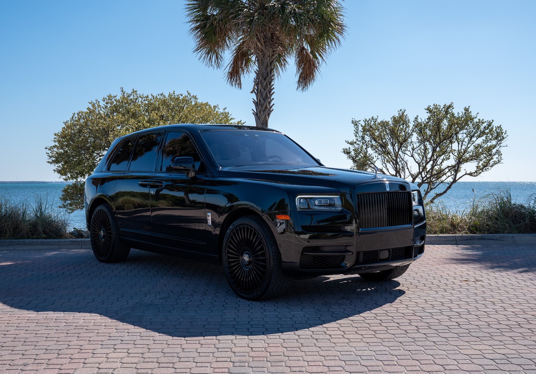Rolls-Royce Cullinan photo 1