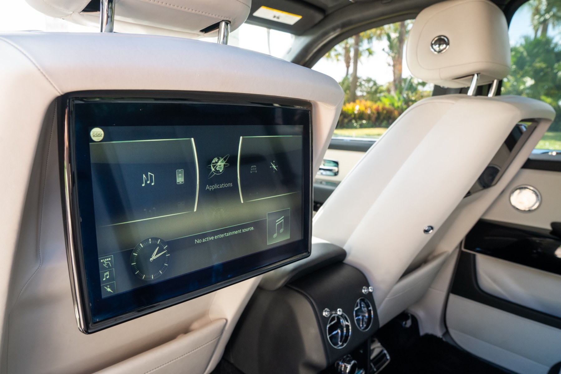 Rolls-Royce Cullinan photo 2